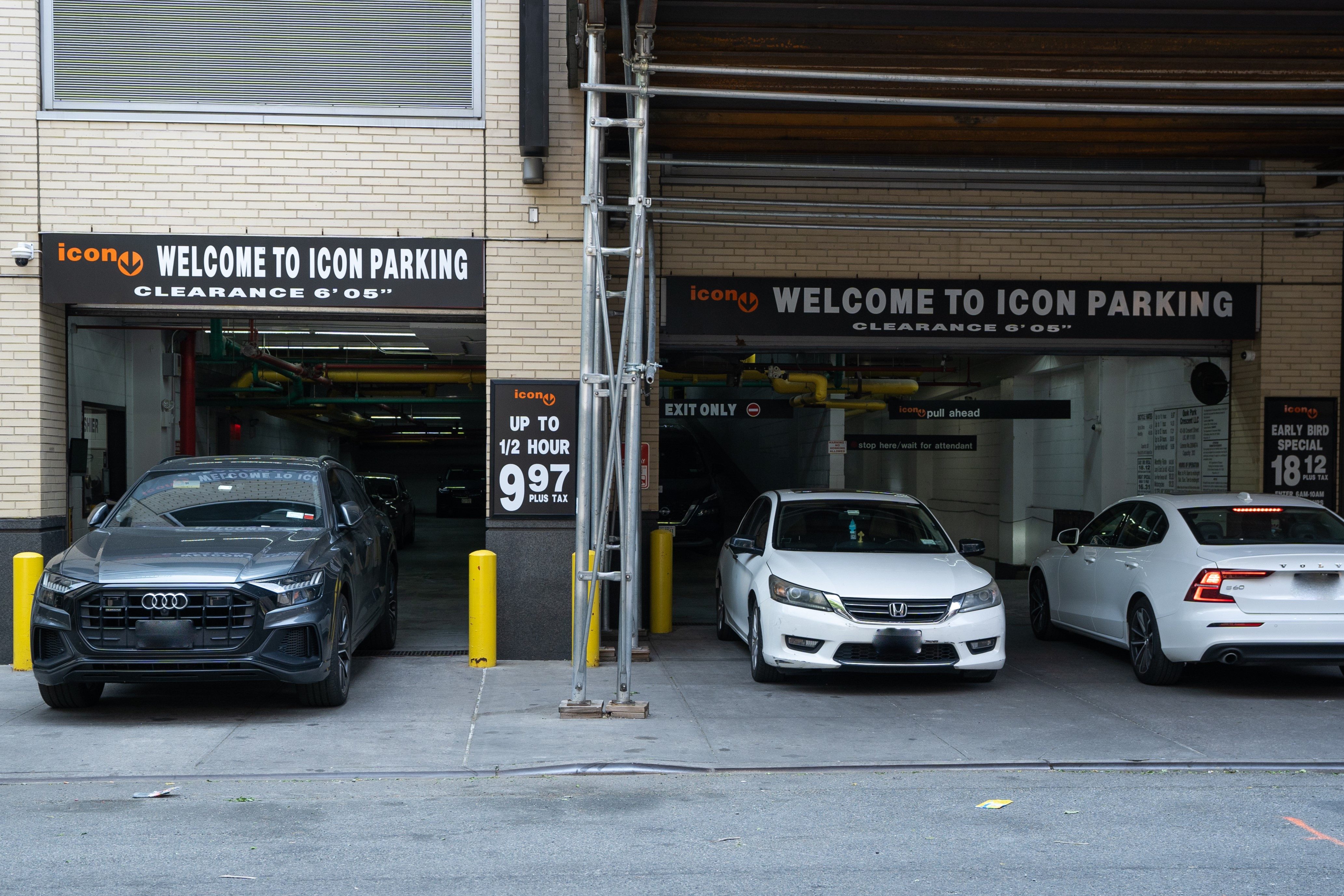 zQUIK PARK CRESCENT LLC